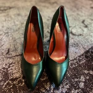 charlotte russe black pointed toe pumps stiletto 9 Halloween!